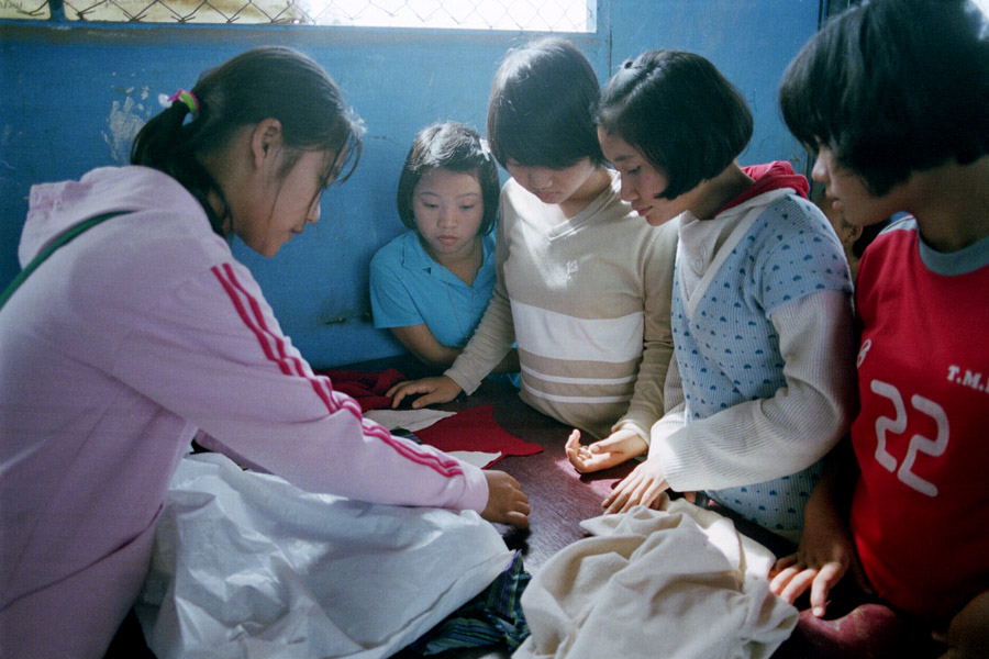 Thoo Mweh Khee: based in Phop Phra, this boarding school has grown over the years into a small village, including housing for teachers, fish farms, vegetable gardens, and loom weavers who work on-site. I was there to teach toy-making through the translator/samplemaker (left) who I had previously taught. This series of workshops were paid for by New Zealand-based Spinning Top, while the trainers came from local org Borderline Collective.
