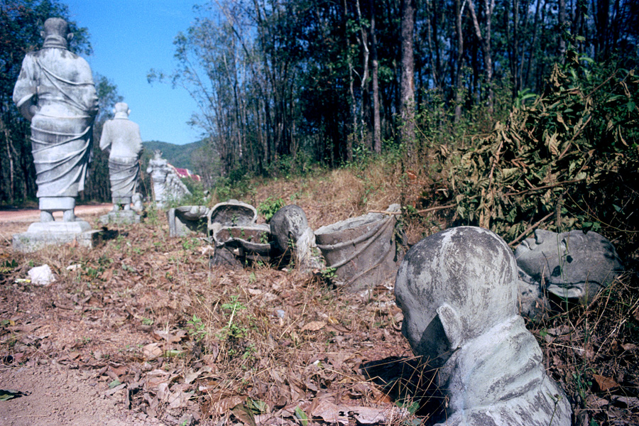 Mawlamyine 2015: broken statues on the road leading away from the world's largest reclining Buddha.