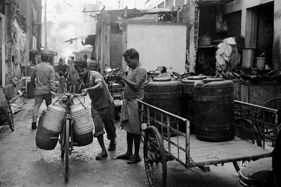 Kolkata, India 2015: Logistics.